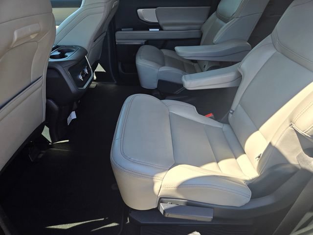 Certified 2025 Ford Expedition Active AWD/4WD image 12