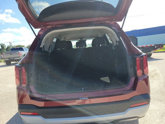Used 2024 Kia Sorento LX FWD image 9