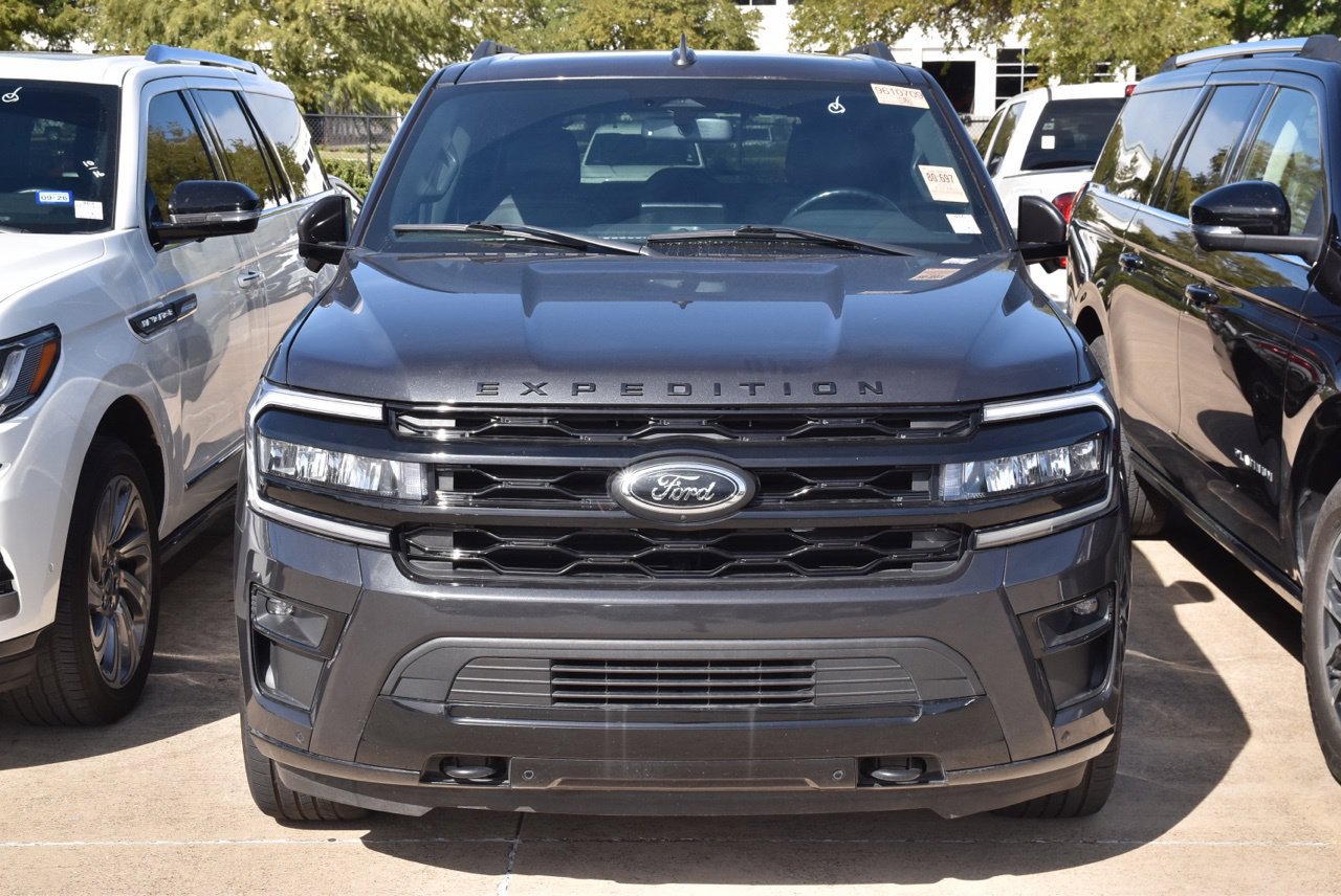 Certified 2023 Ford Expedition Limited AWD/4WD image 3