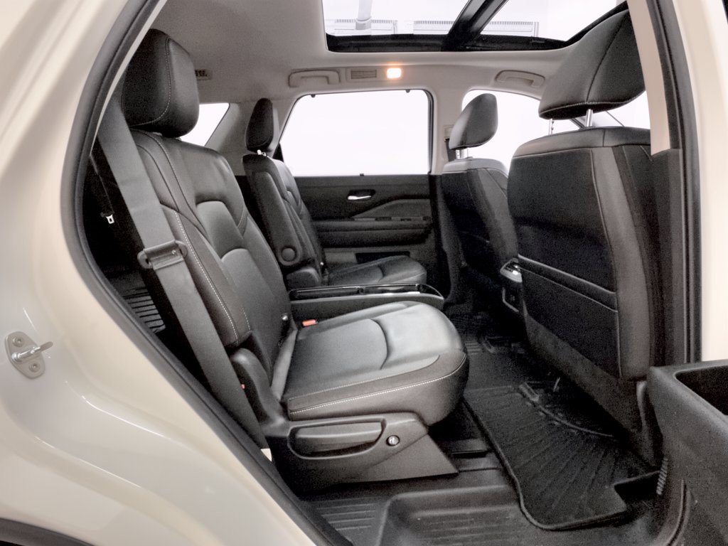Used 2024 Nissan Pathfinder SL w/ SL Premium Package FWD image 29