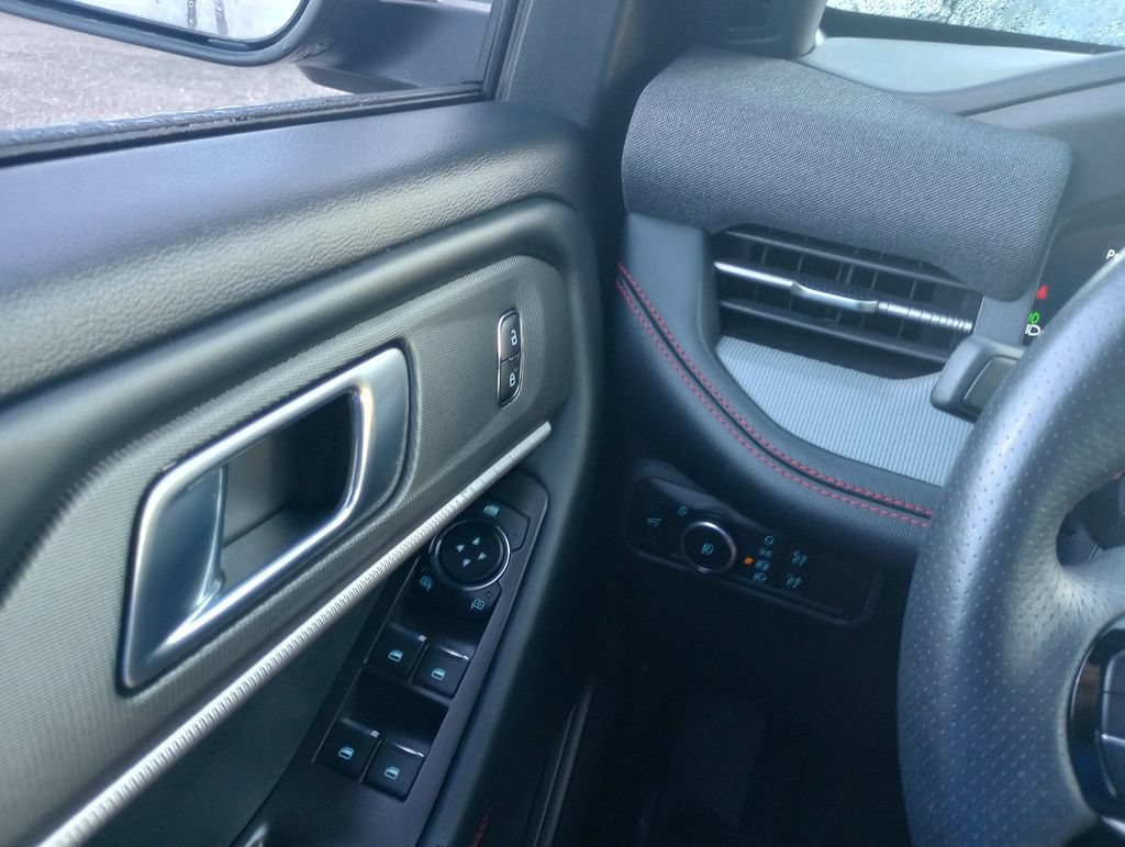 Certified 2025 Ford Explorer ST-Line AWD/4WD image 24