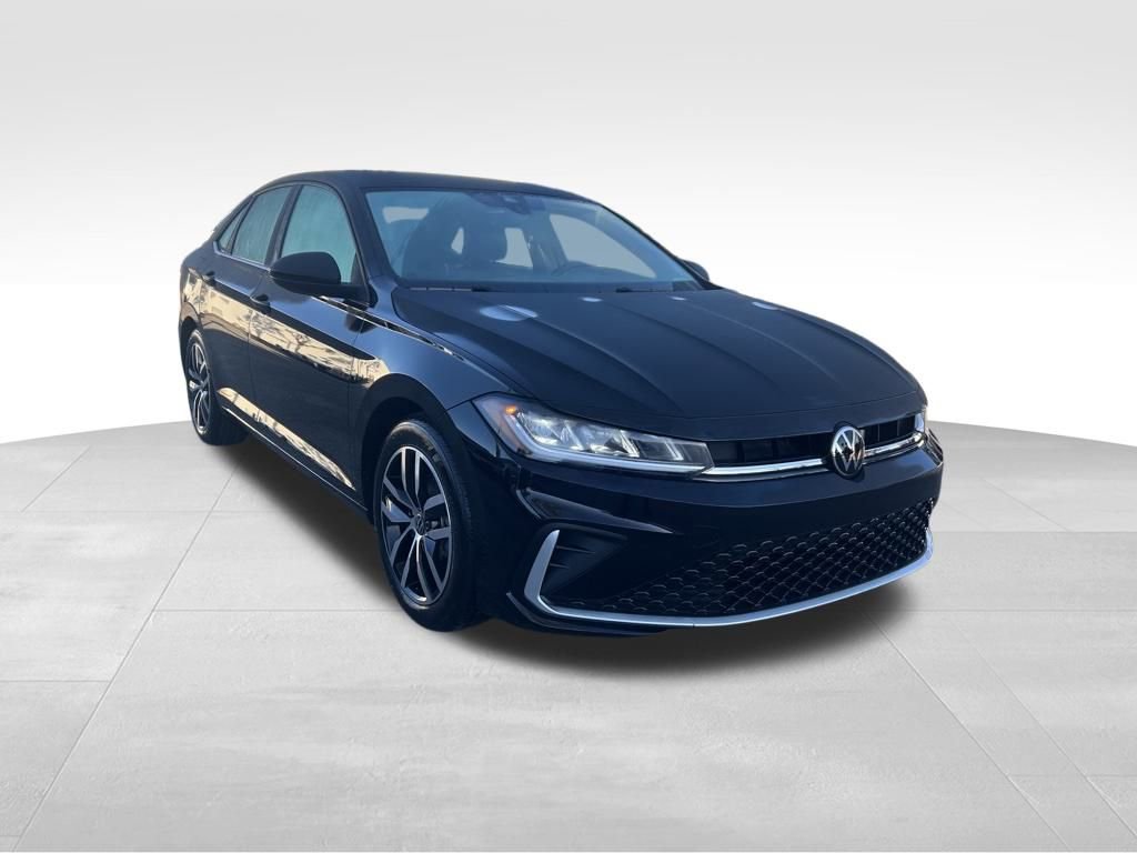 Used 2025 Volkswagen Jetta SE image 2