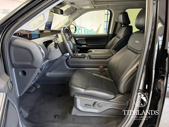 Certified 2025 Ford Expedition Platinum AWD/4WD image 11