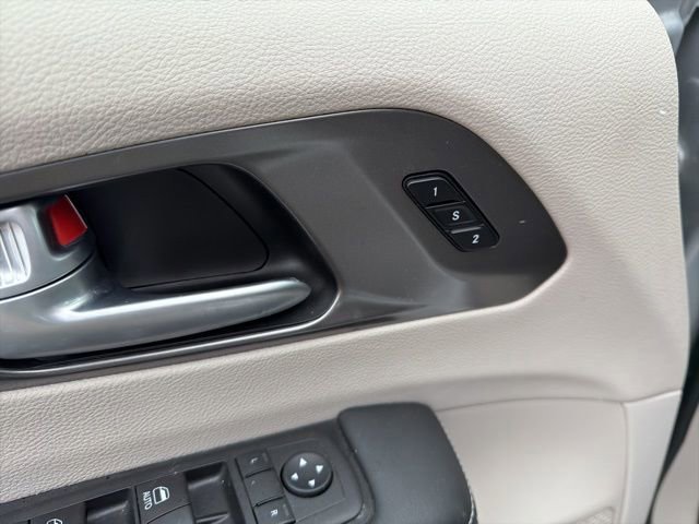 Used 2024 Chrysler Pacifica Touring-L image 22