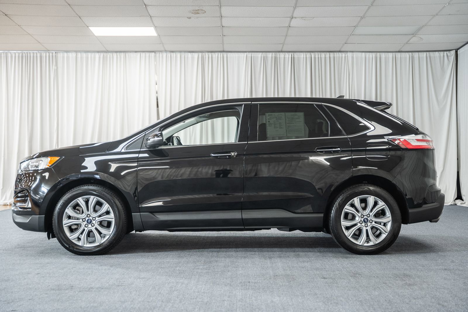 Certified 2022 Ford Edge Titanium AWD/4WD image 5