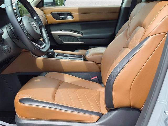 Used 2025 Nissan Pathfinder Platinum w/ Cargo Package FWD image 17