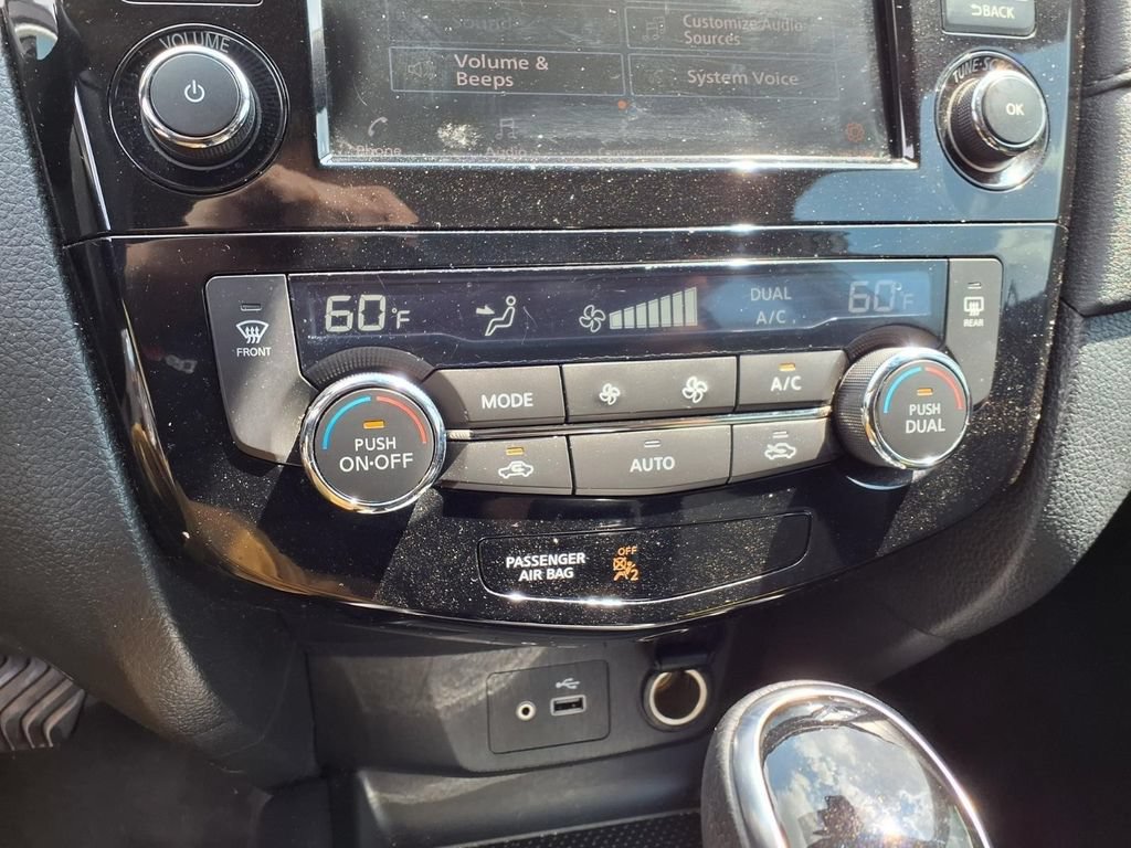 Used 2019 Nissan Rogue SV FWD image 14