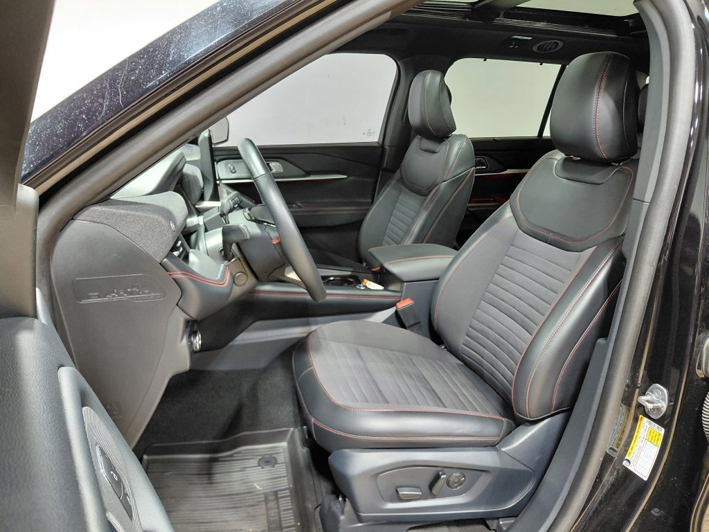 Certified 2025 Ford Explorer ST-Line w/ Premium Package AWD/4WD image 5