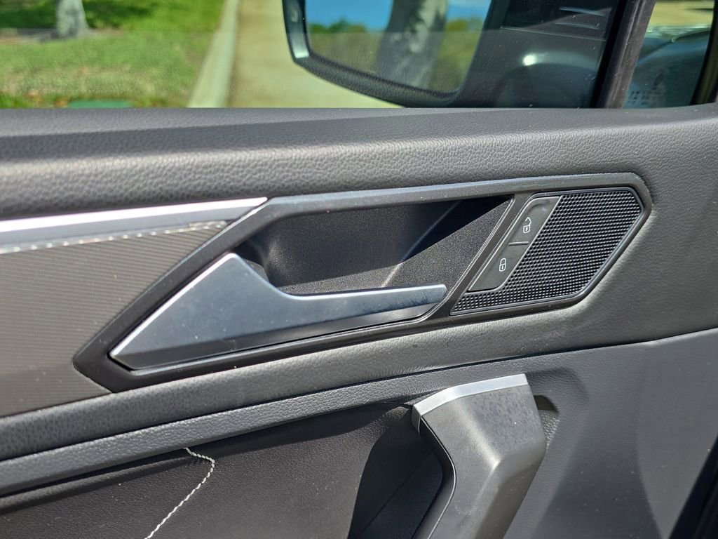 Used 2024 Volkswagen Tiguan SE R-Line image 17