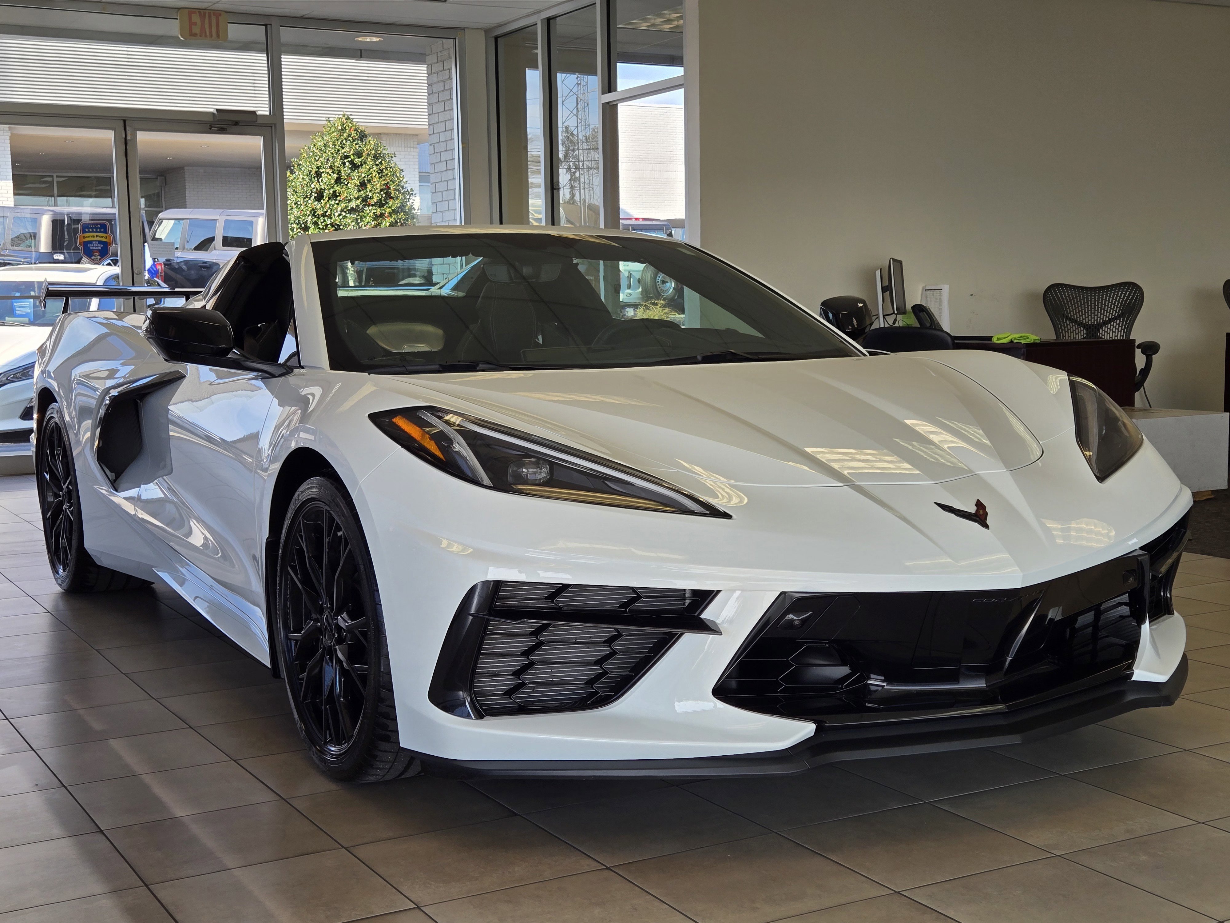 Used 2023 Chevrolet Corvette Stingray Preferred Conv w/ Z51 Performance Package image 2