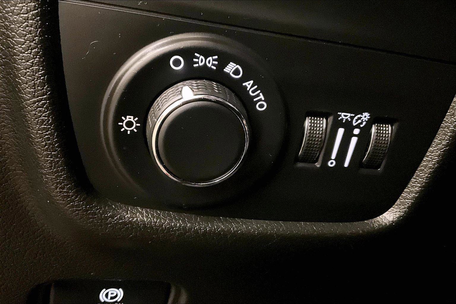 Used 2023 Jeep Grand Cherokee L Laredo image 31