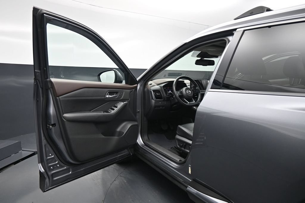 Used 2023 Nissan Rogue SL w/ SL Premium Package FWD image 9
