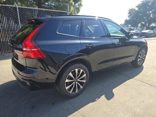 Used 2025 Volvo XC60 B5 Plus image 4