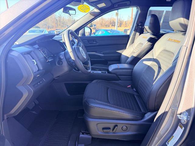Used 2025 Nissan Pathfinder Rock Creek image 23