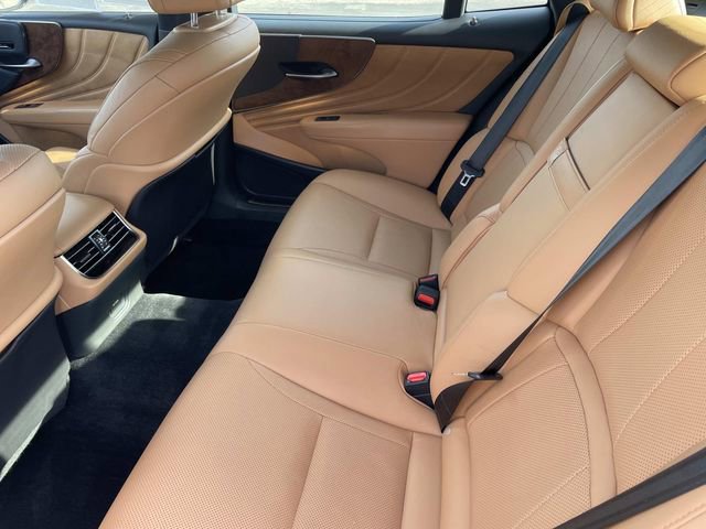 Used 2021 Lexus LS 500 w/ Accessory Package (Z2) image 33