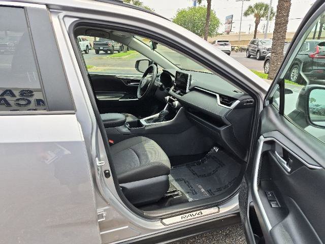 Used 2025 Toyota RAV4 XLE AWD/4WD image 21