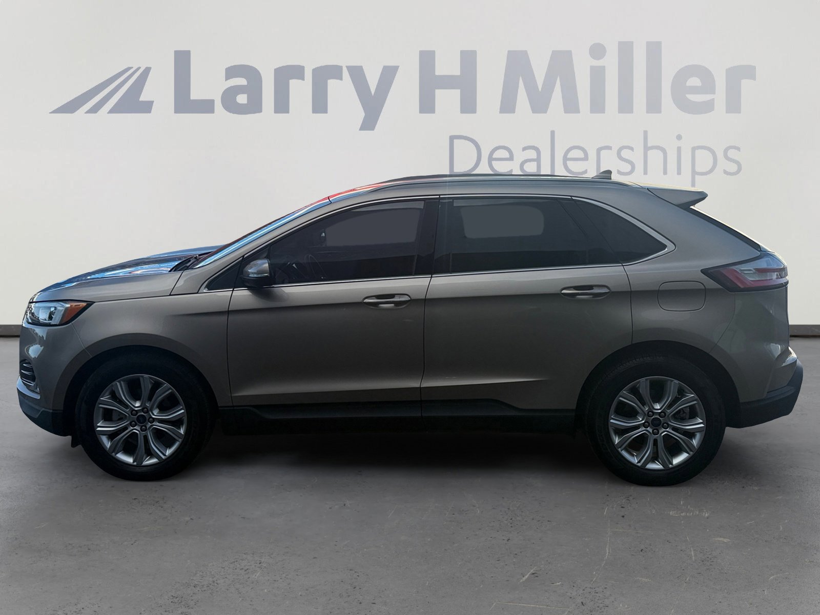 Certified 2020 Ford Edge Titanium image 2