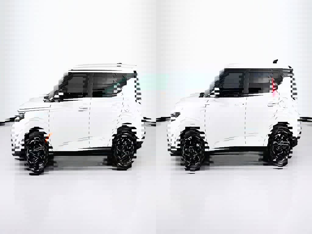 Used 2025 Kia Soul EX image 2