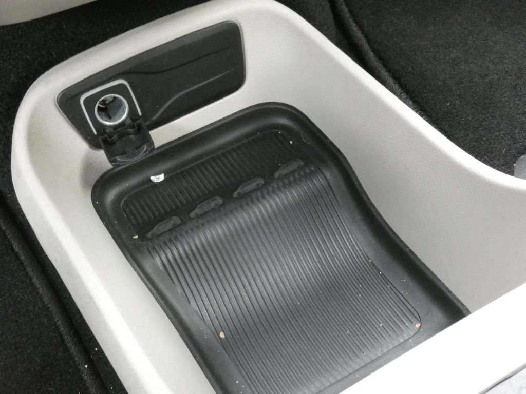 Used 2023 Chrysler Voyager LX FWD image 26