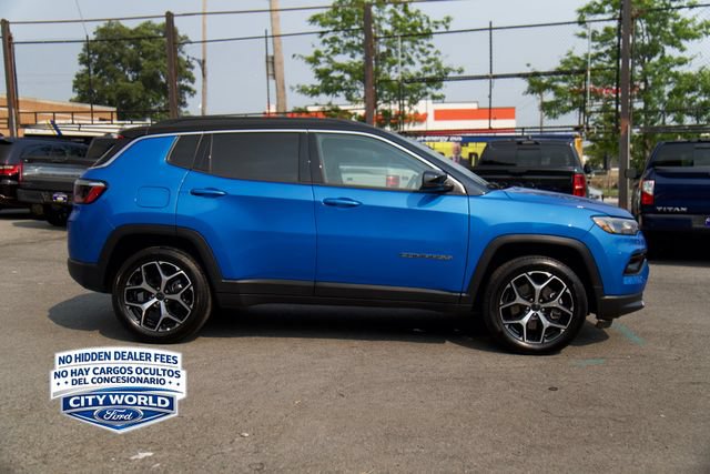 Used 2025 Jeep Compass Limited AWD/4WD image 3