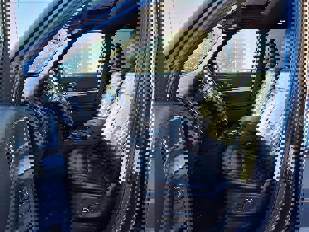 Certified 2018 Ford Explorer XLT w/ Equipment Group 202A image 14