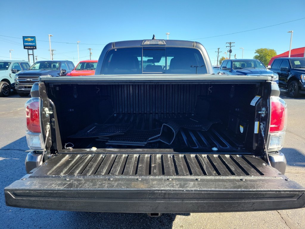 Used 2020 Toyota Tacoma TRD Sport AWD/4WD image 11