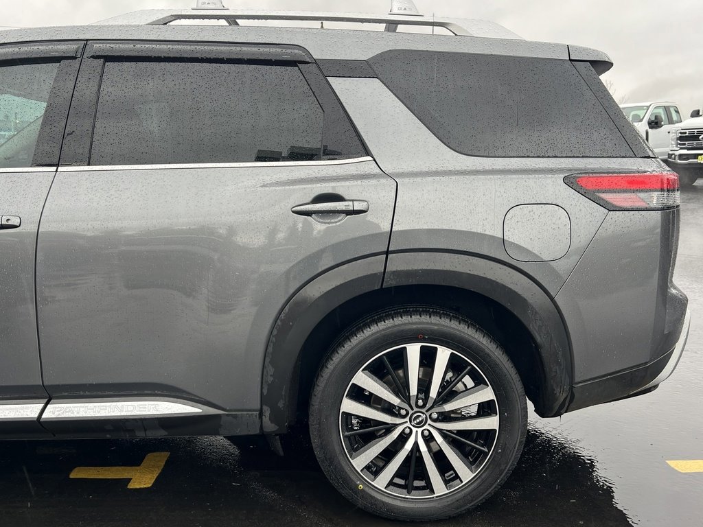 Used 2023 Nissan Pathfinder Platinum image 4
