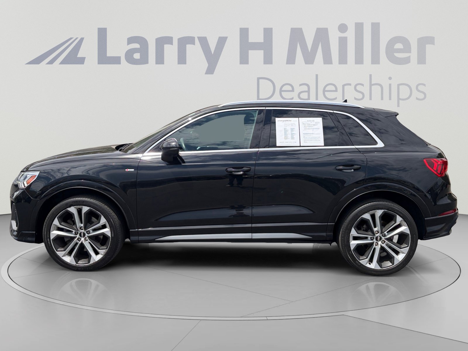 Used 2020 Audi Q3 2.0T Premium Plus w/ Premium Plus Package AWD/4WD image 2