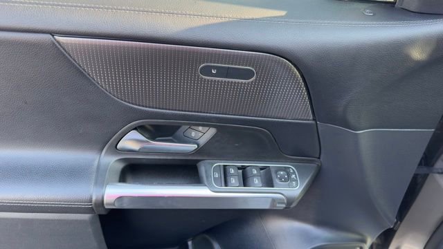 Used 2022 Mercedes-Benz GLB 250 w/ Premium Package Lite image 9