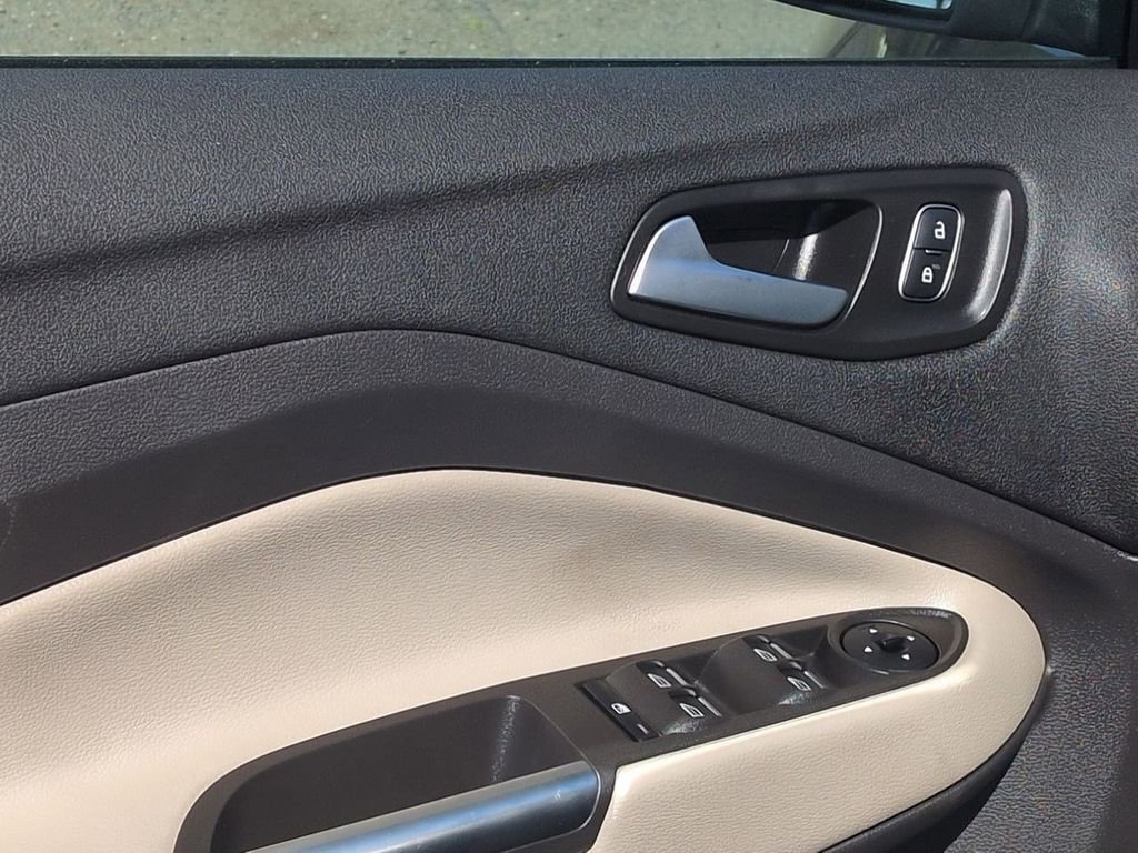 Certified 2019 Ford Escape SEL AWD/4WD image 10