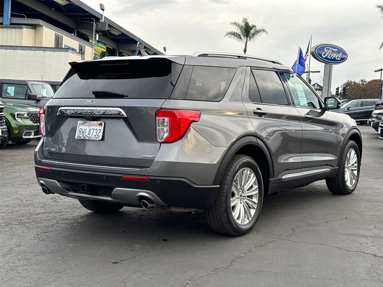 Certified 2021 Ford Explorer Limited w/ Hybrid Equipment Group 310A image 4