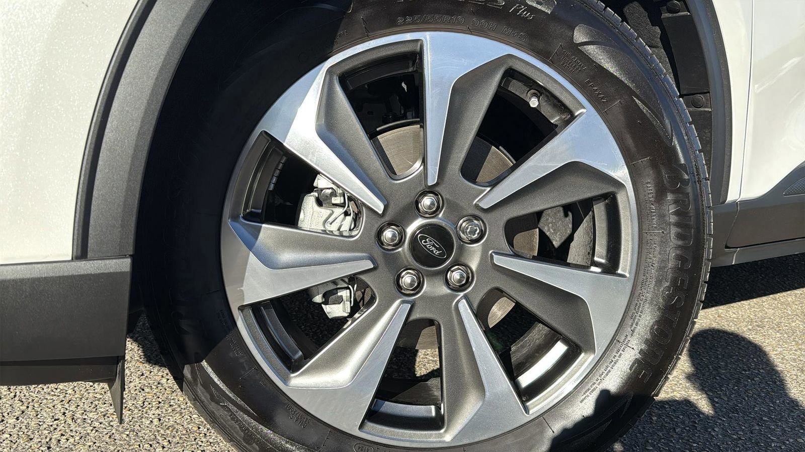 Certified 2025 Ford Escape Platinum w/ Class II Trailer Tow Package image 9