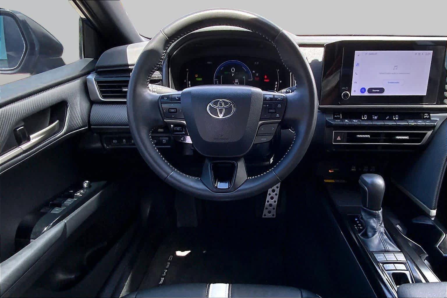 Used 2025 Toyota Camry SE w/ Convenience Package FWD image 6