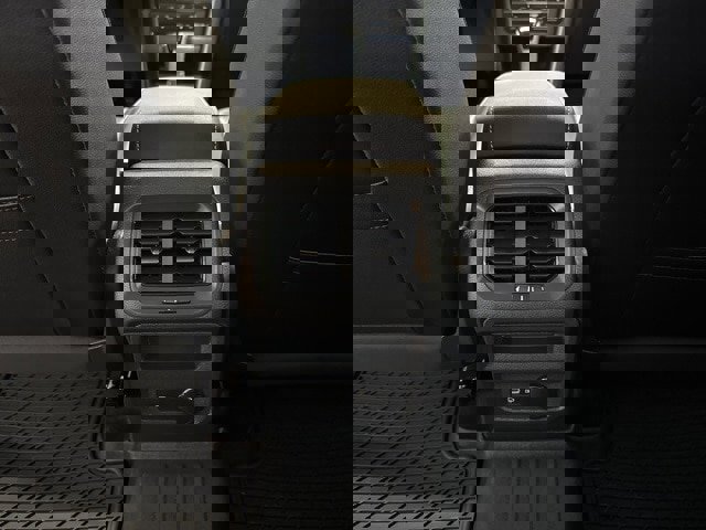 Used 2024 Volkswagen Tiguan SE image 39