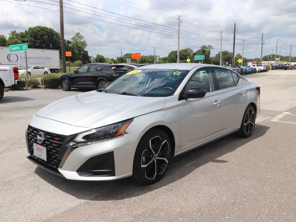 Used 2024 Nissan Altima 2.5 SR FWD image 3