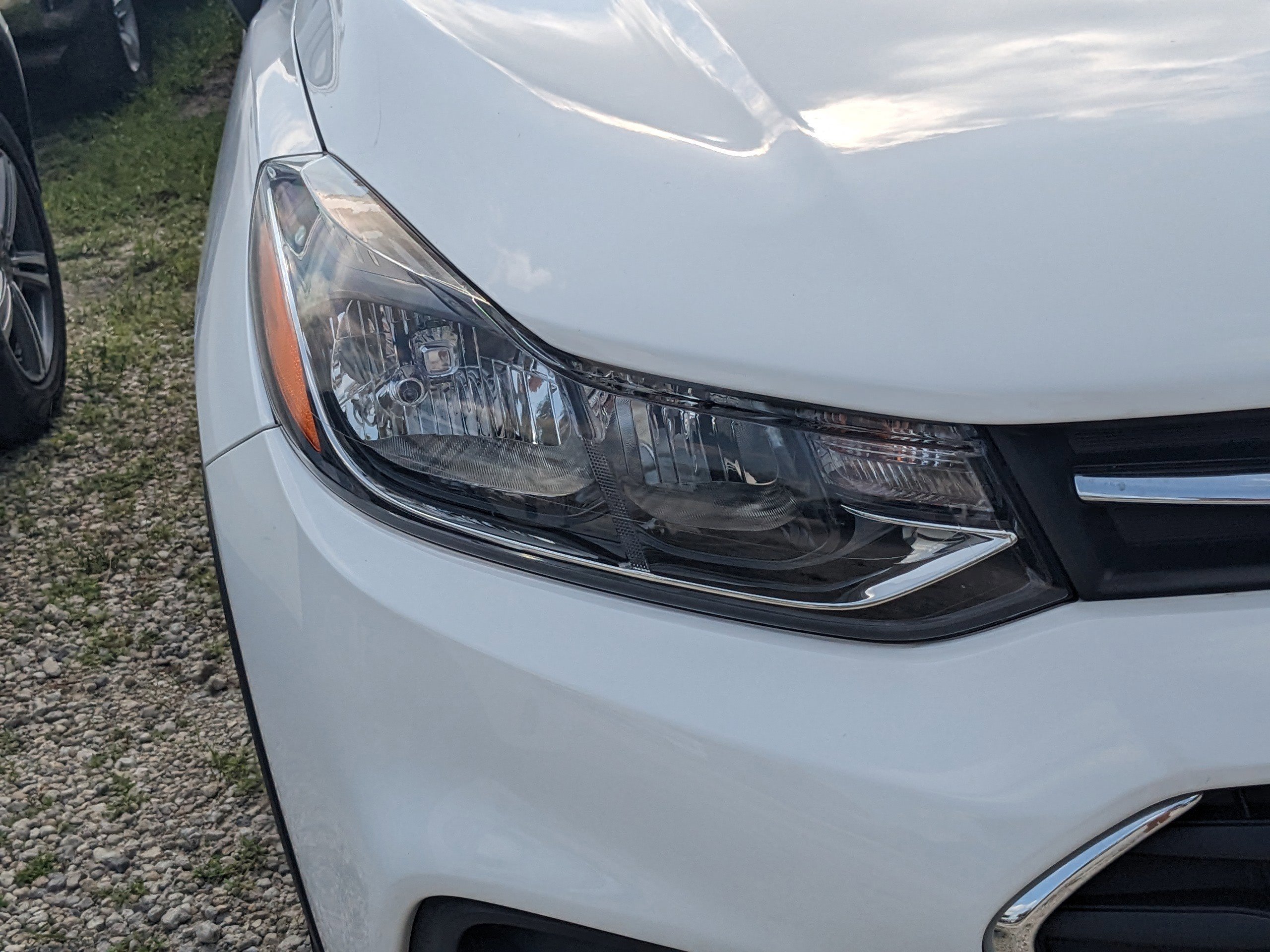 Used 2022 Chevrolet Trax LS w/ Tint and Cruise Package image 8