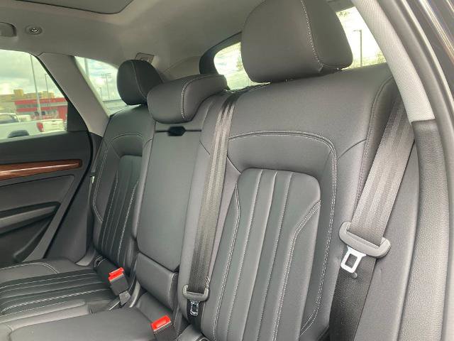 Used 2023 Audi Q5 2.0T Premium w/ Convenience Package image 29