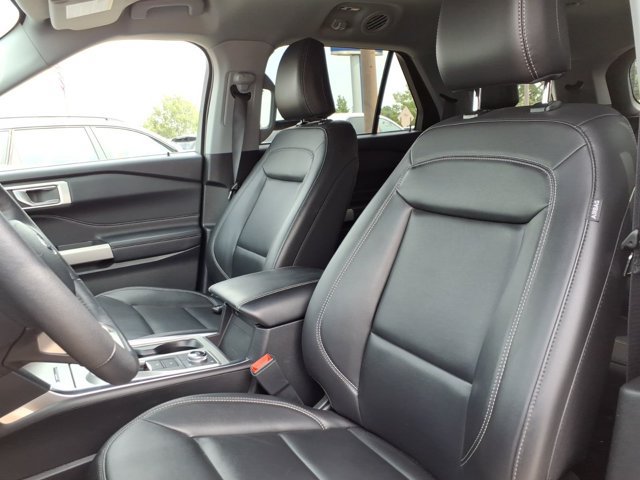 Certified 2024 Ford Explorer XLT w/ Equipment Group 202A AWD/4WD image 3