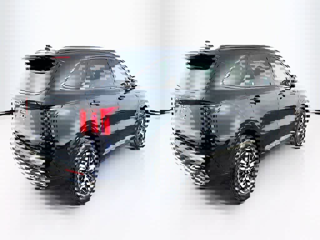 Used 2023 Kia Sorento EX w/ Panoramic Sunroof Package image 5