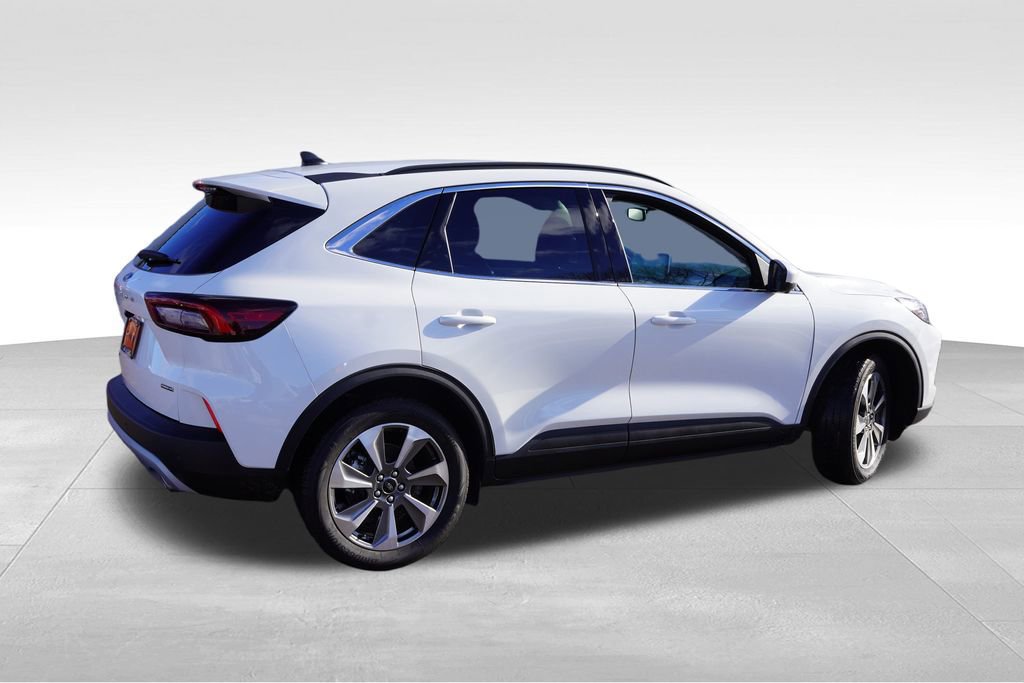 Certified 2025 Ford Escape Platinum w/ Premium Technology Package image 7