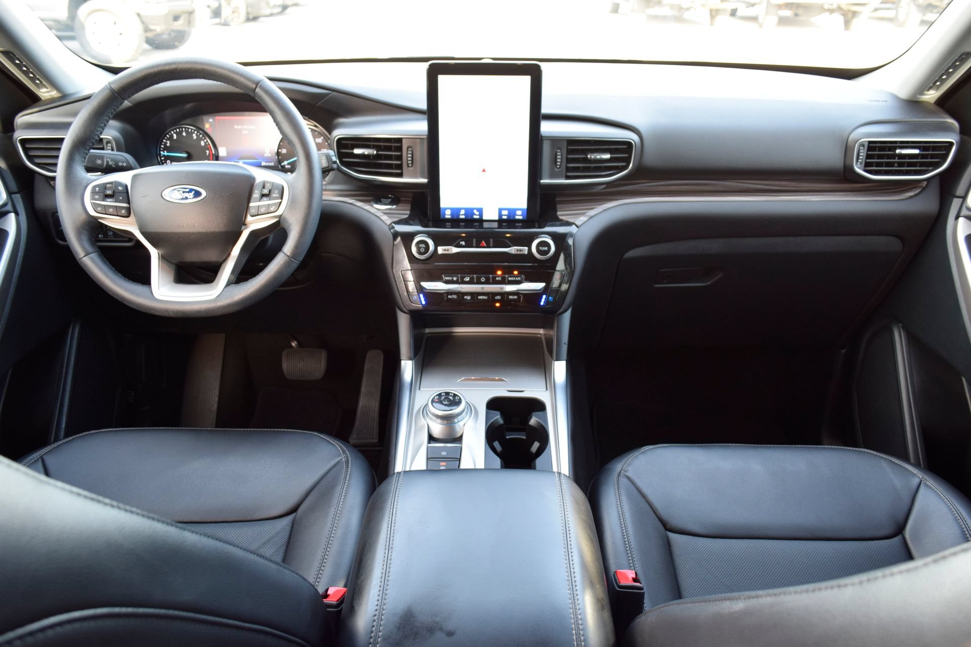 Certified 2023 Ford Explorer Limited w/ Limited Technology Package RWD image 5