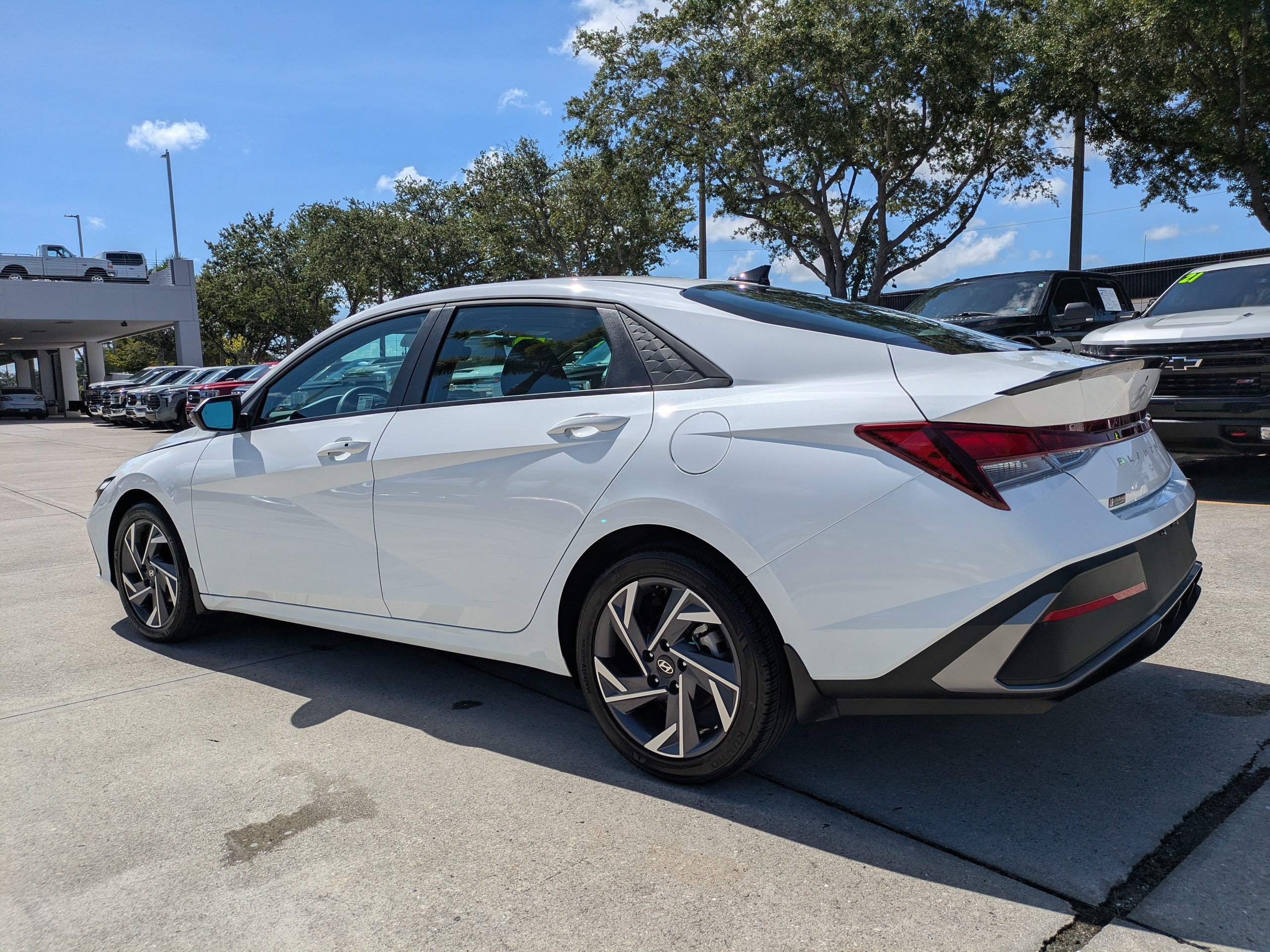 Used 2025 Hyundai Elantra Sport FWD image 6