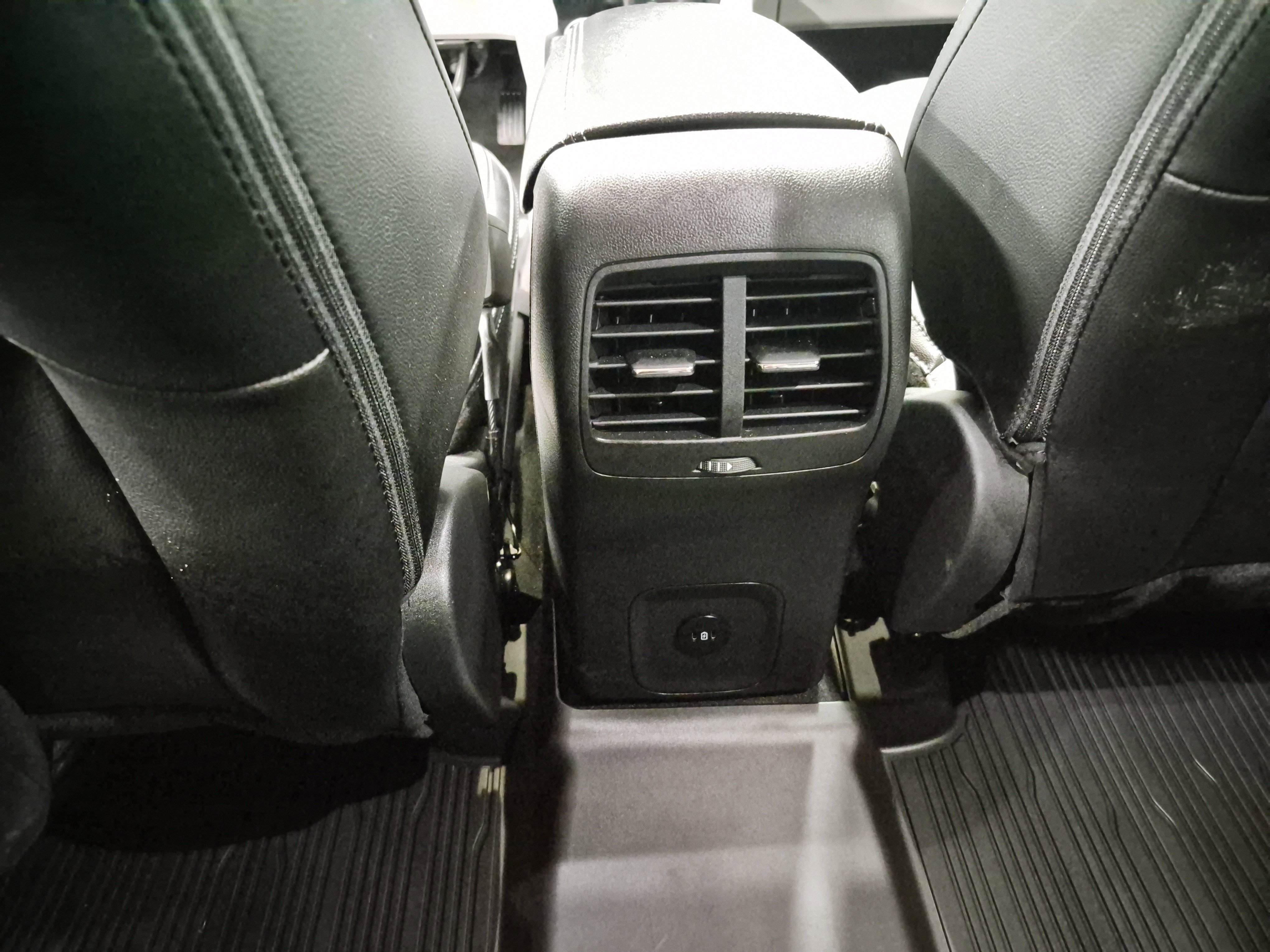 Certified 2025 Ford Escape SE w/ PHEV Premium Package image 18