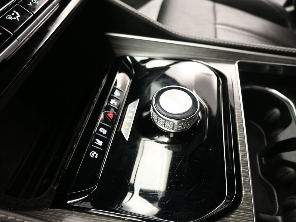 Used 2024 Jeep Wagoneer Series II w/ Flexible Seating Group image 19