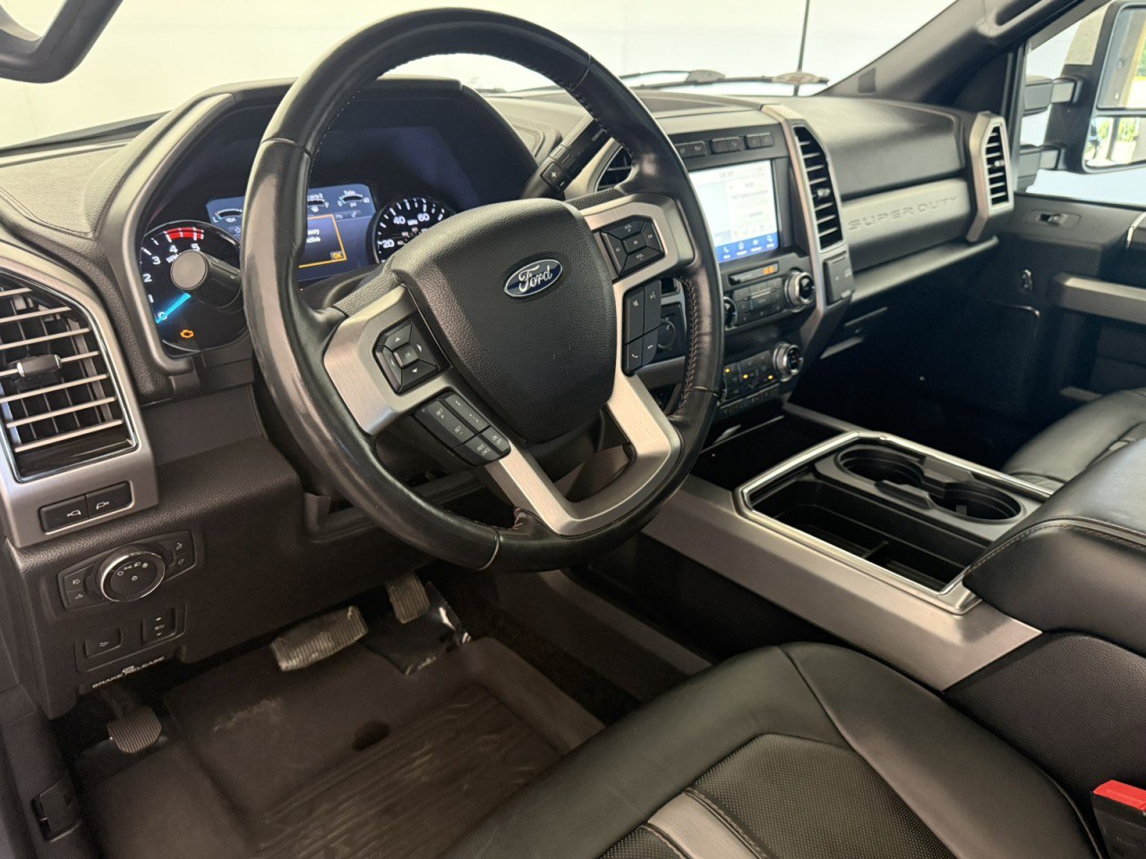 Certified 2019 Ford F250 Platinum w/ Platinum Ultimate Package AWD/4WD image 18