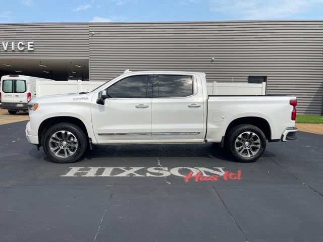 Used 2022 Chevrolet Silverado 1500 High Country w/ Technology Package AWD/4WD image 2