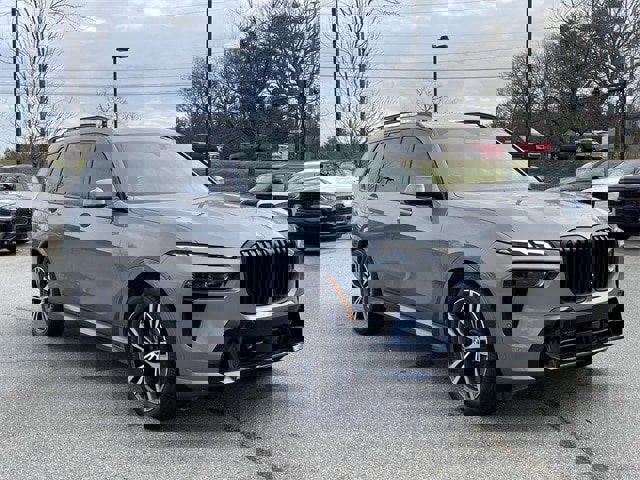 Used 2023 BMW X7 xDrive40i w/ M Sport Package image 7