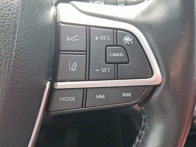 Used 2023 Toyota Highlander L AWD/4WD image 24