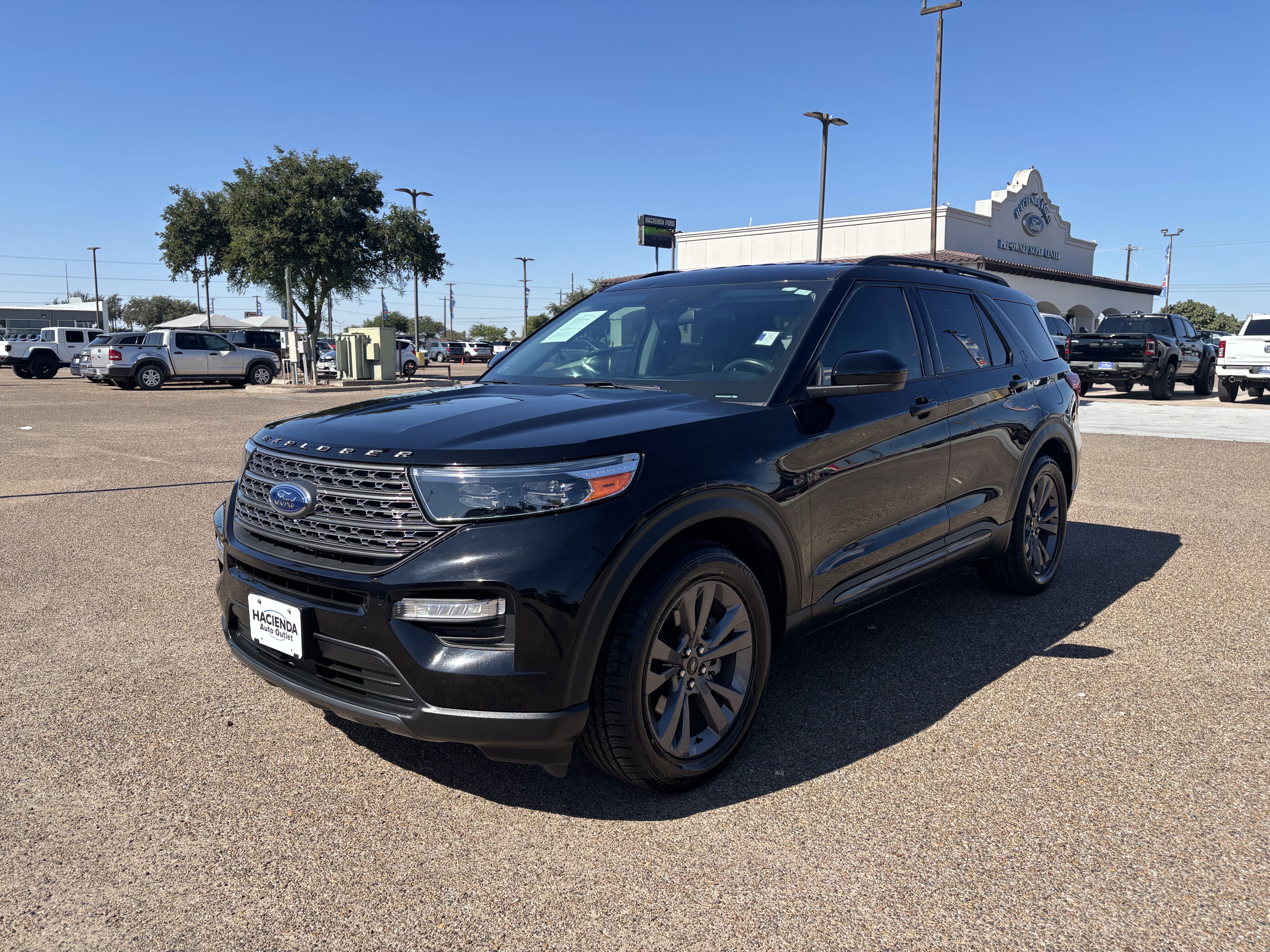 Certified 2022 Ford Explorer XLT w/ Equipment Group 202A