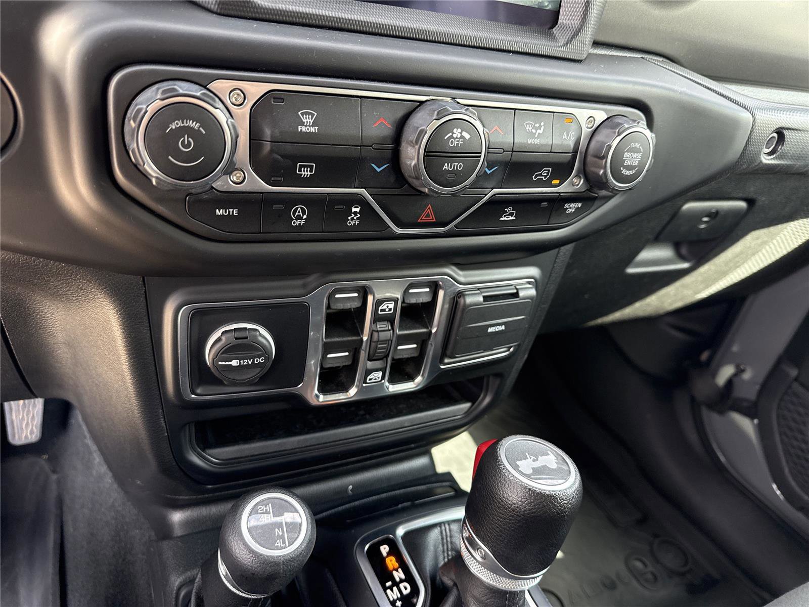 Used 2023 Jeep Wrangler Willys image 14